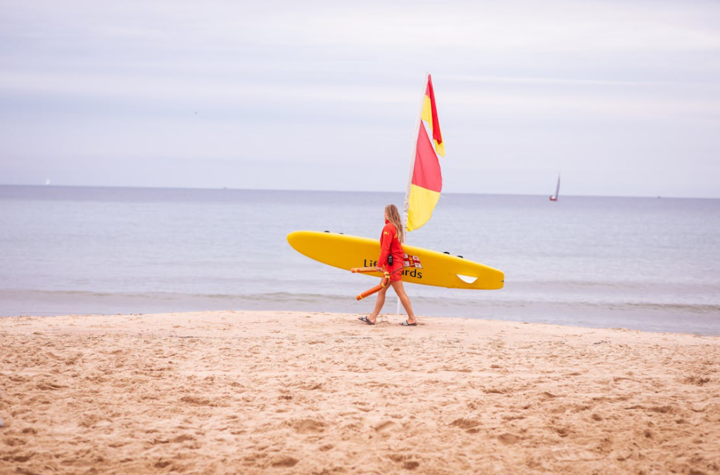 Αστική Ευθύνη για Ναυαγοσώστες: Νομικές Υποχρεώσεις και Προστασία!