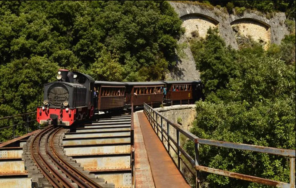 Ασφάλιση Τουριστικών Τρένων: Η Ασφάλεια πίσω από κάθε Μοναδική Εμπειρία