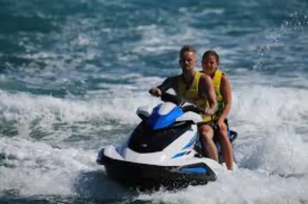 Ασφάλιση Jet Ski από τη Wise Daedalus: Απολαύστε τη Θάλασσα με Απόλυτη Σιγουριά